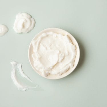 ماسك القشطة وصفار البيض للشعر